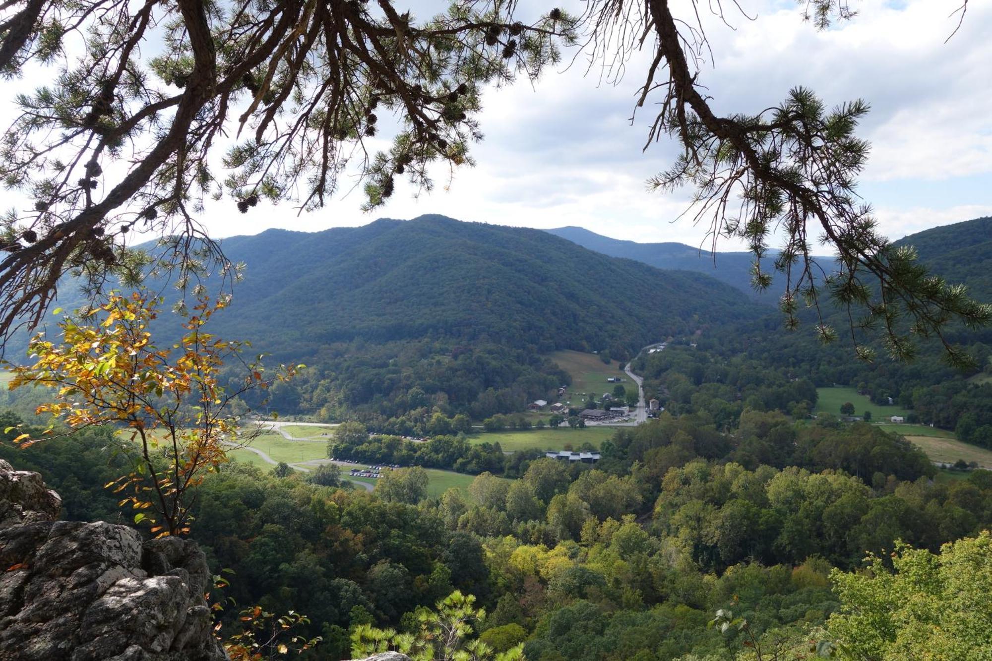 Вилла The Renovated Barn At Seneca Rocks Экстерьер фото